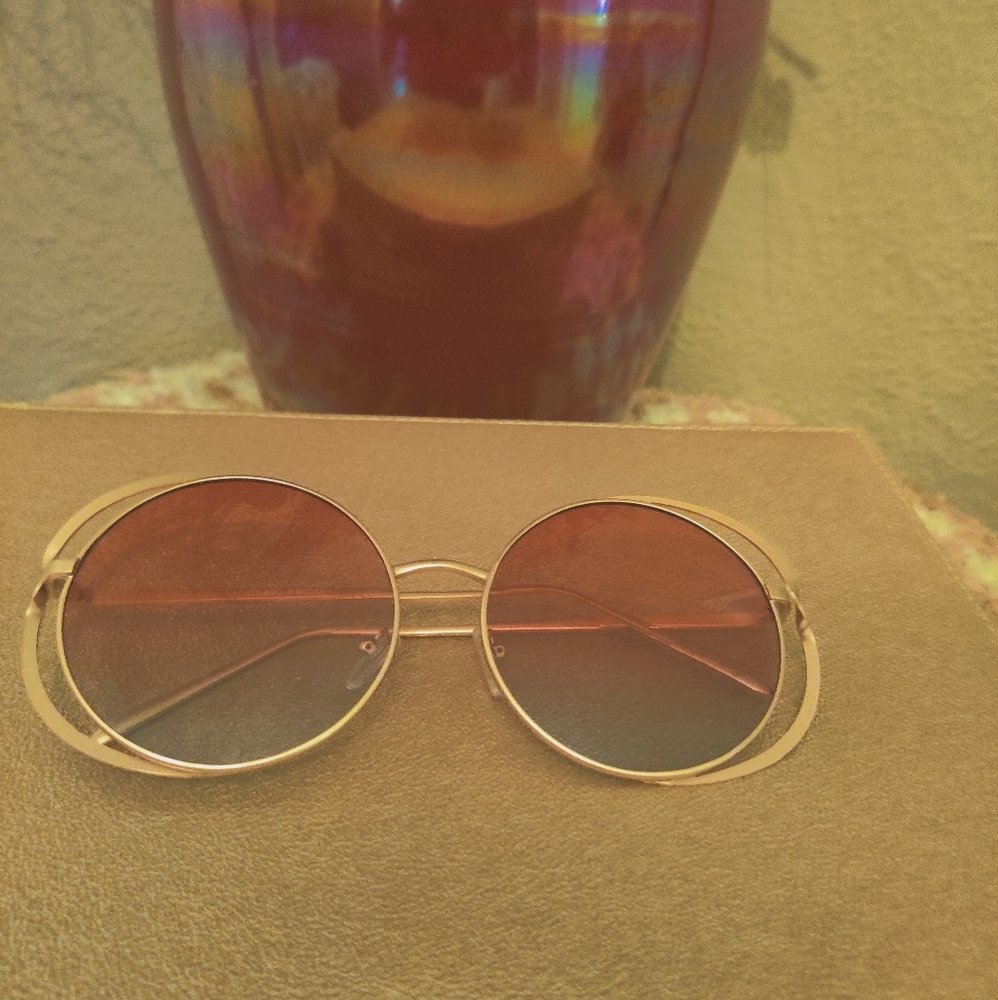 Chic circle Oversized Hollow out sunglasses 🕶️